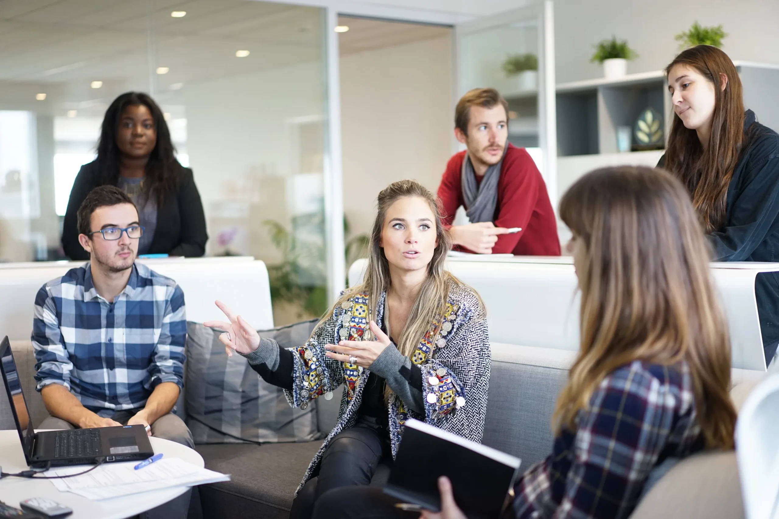 computer-working-person-group-people-meeting-559565-pxhere.com_-scaled-1